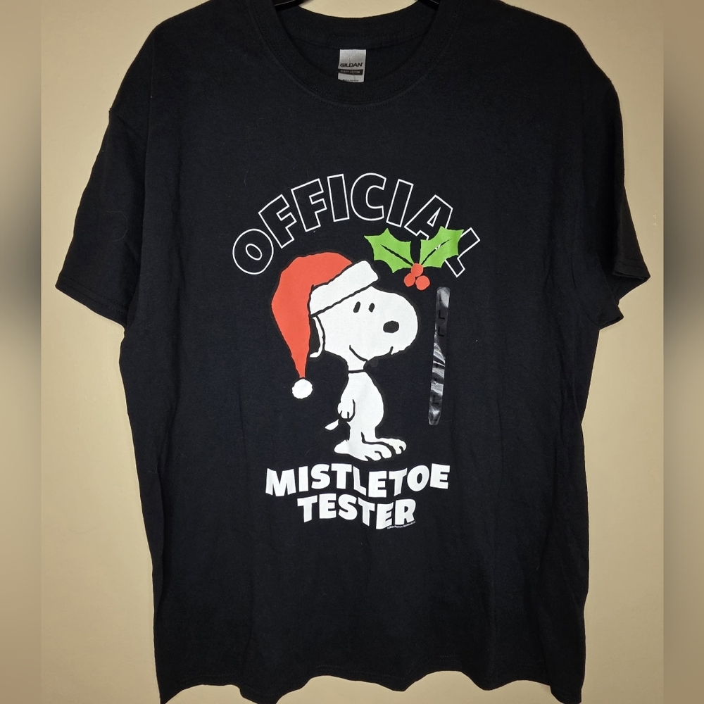 Gildan Adult Christmas Black Tee-shirt With Snoopy Size Large